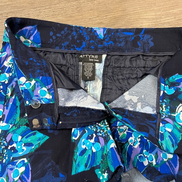 Attyre New York, Scalloped Edge Shorts, Women's size 6 - Picture 6 of 7